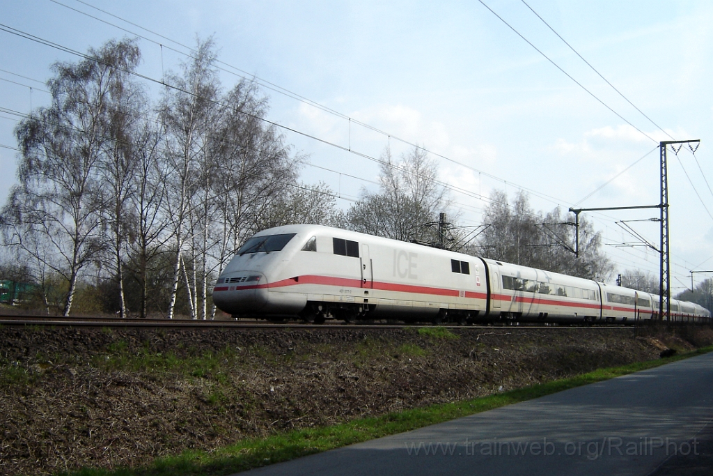 1155-0006-190406.jpg - DBAG ICE 401.577-2 "FIFA WM 2006" / Braunschweig-Gartenstadt (An der Rothenburg) 19.4.2006