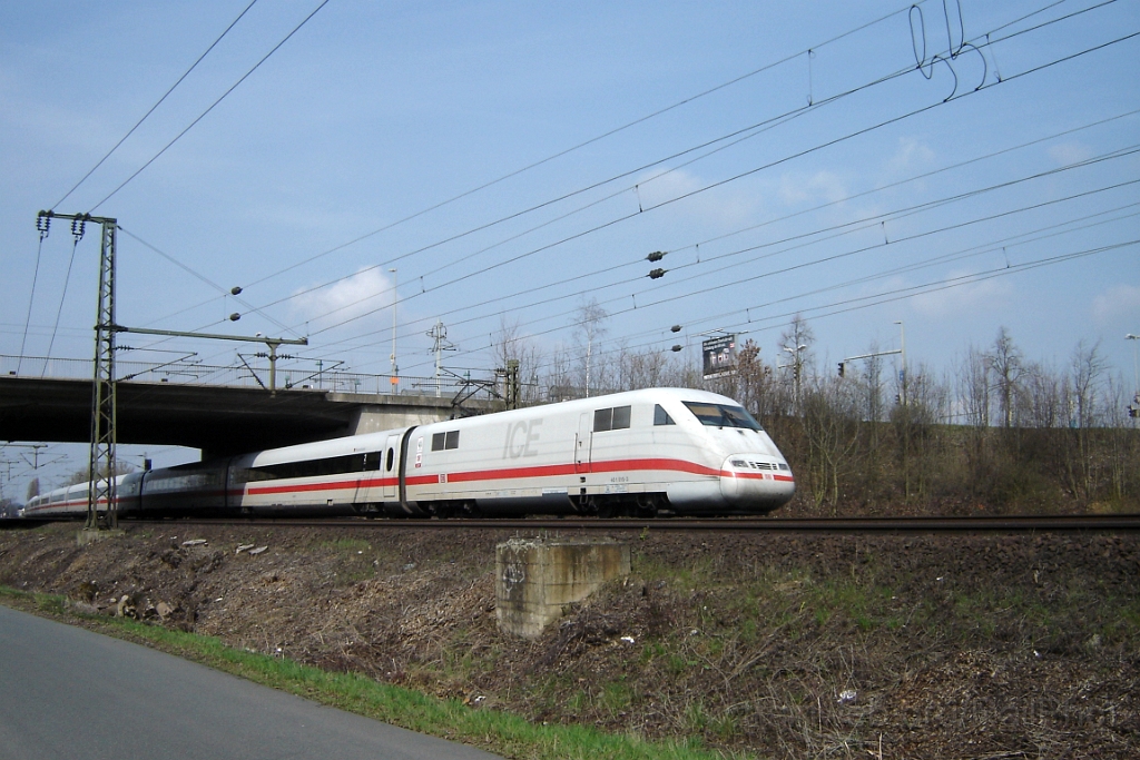 1155-0010-190406.jpg - DBAG ICE 401.015-3 "FIFA WM 2006" / Braunschweig-Gartenstadt (An der Rothenburg) 19.4.2006