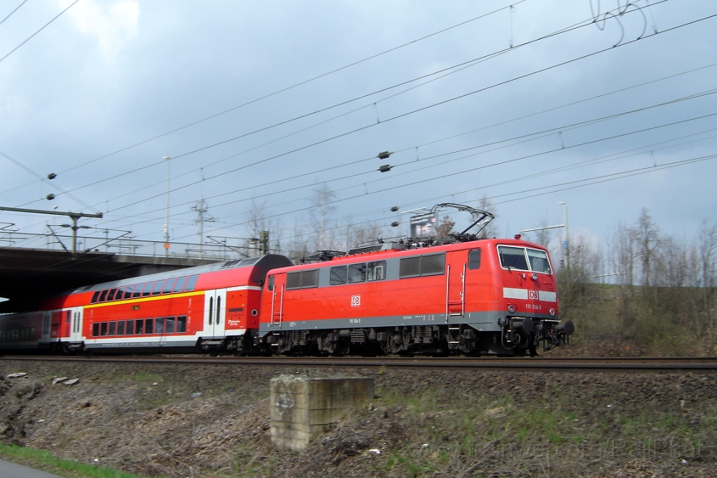 1156-0001-190406.jpg - DBAG 111.134-3 / Braunschweig-Gartenstadt (An der Rothenburg) 19.4.2006
