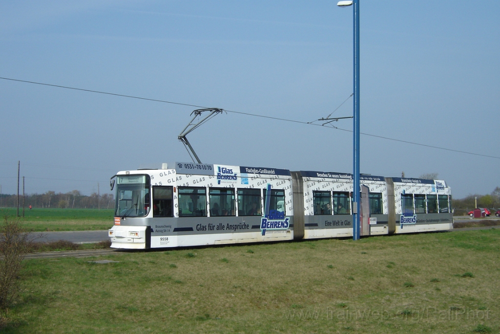 1156-0041-200406.jpg - BVAG Tw.9558 "Glas Behrens" / Wenden Heideblick 20.4.2006