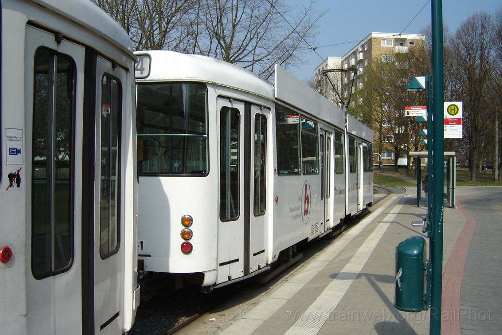 1157-0006-200406.jpg - BVAG Tw.7751 / Heidberg Anklamstrasse 20.4.2006