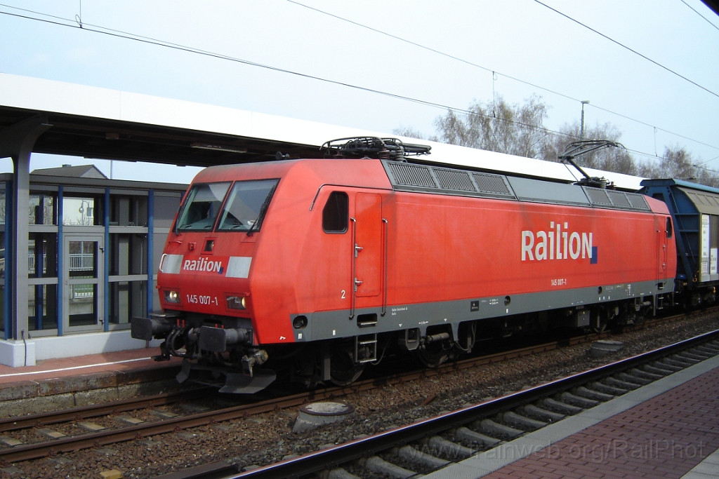 1158-0037-210406.jpg - Railion 145.007-1 / Gifhorn 21.4.2006