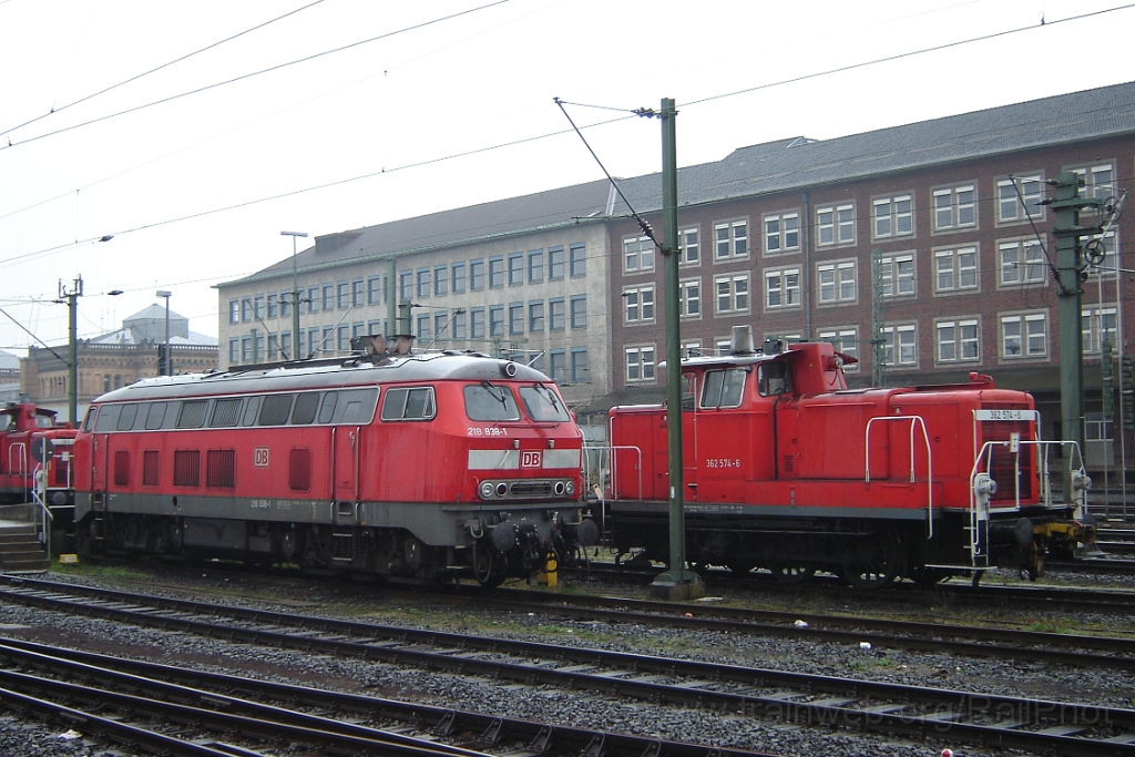 1160-0023-220406.jpg - DBAG 218.838-1 + 362.574-6 / Hannover Hbf 22.4.2006