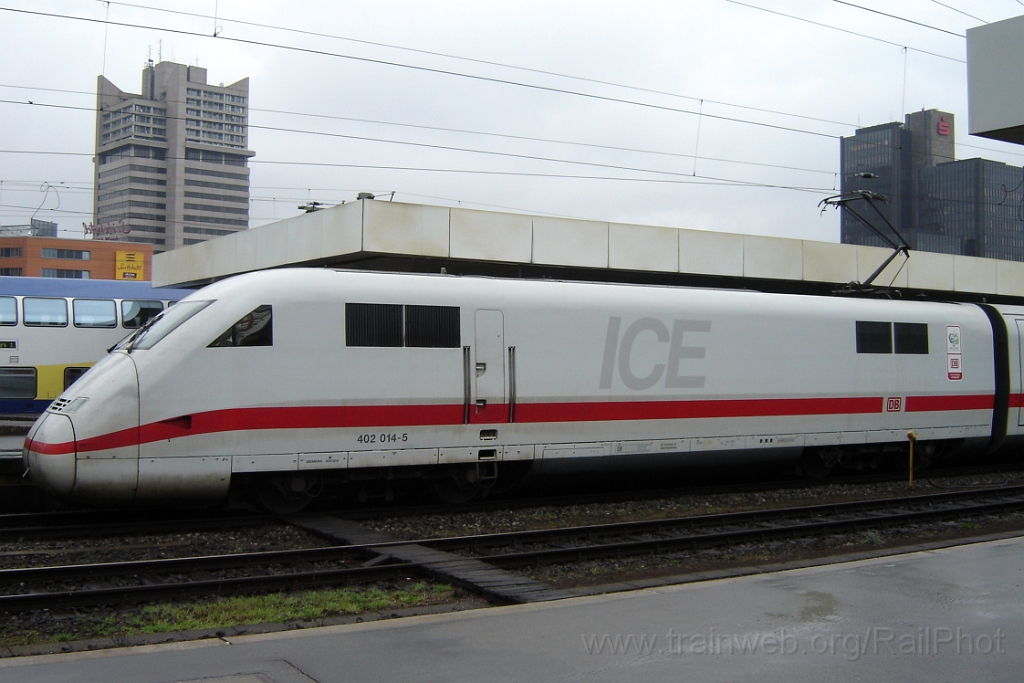 1161-0007-220406.jpg - DBAG ICE 402.014-5 "FIFA WM 2006" / Hannover Hbf 22.4.2006