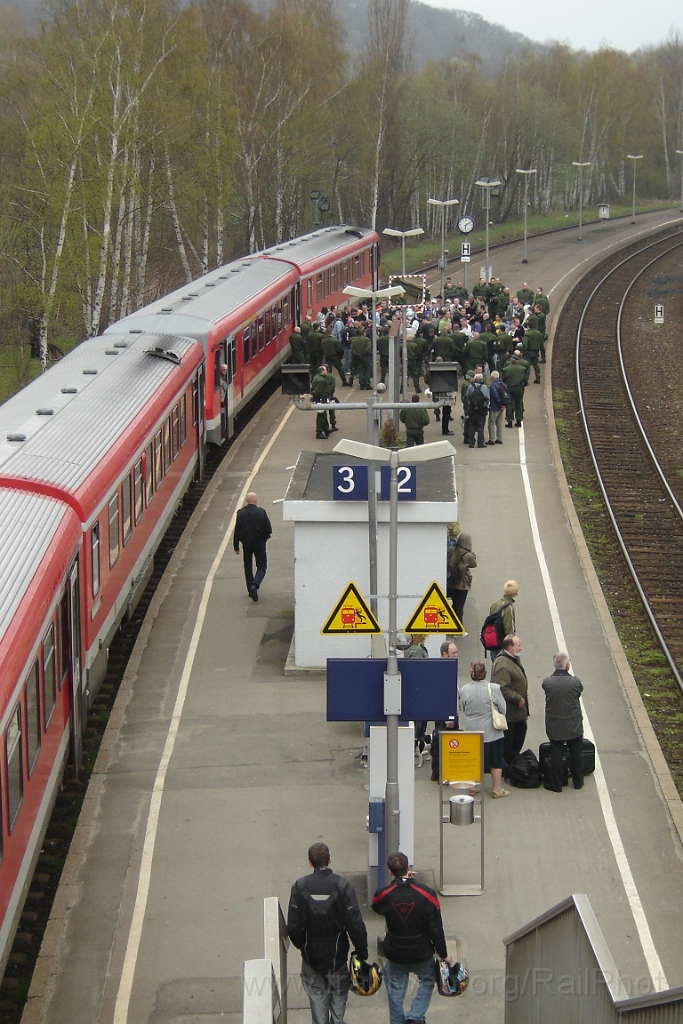 1165-0033-230406.jpg - DBAG 628.205-7 + 928.625-3 / Vienenburg 23.4.2006