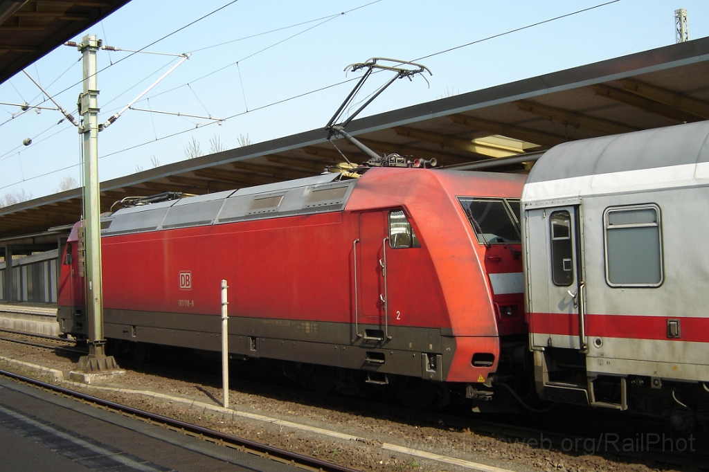1167-0021-250406.jpg - DBAG 101.118-8 / Braunschweig Hbf 25.4.2006