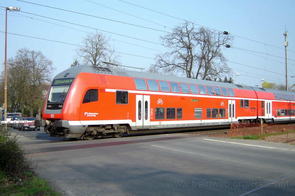 1167-0040-250406.jpg - DBAG DBpbzfa 50 80 86-81 037-3 / Vechelde (Büe am Windmühlenberg) 25.4.200
