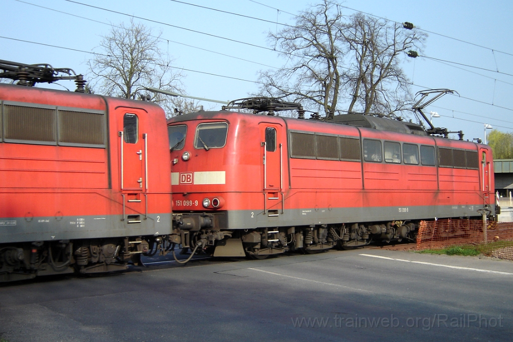 1167-0045-250406.jpg - DBAG 151.099-9 / Vechelde (Büe am Windmühlenberg) 25.4.2006