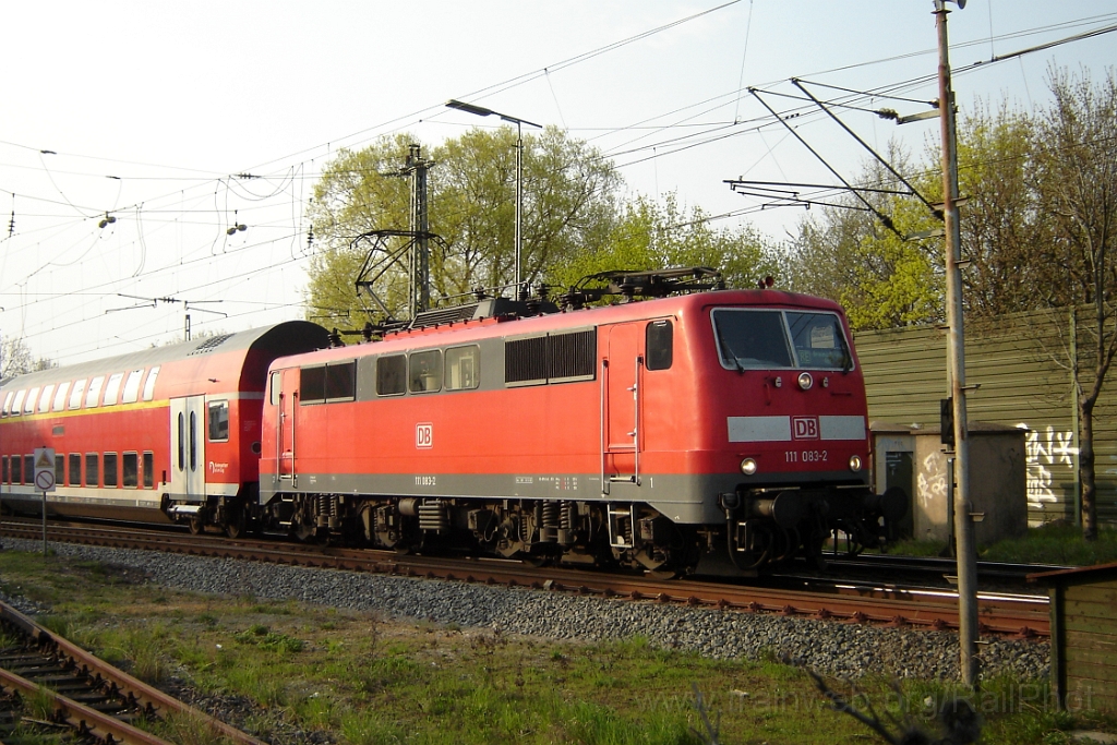 1168-0016-250406.jpg - DBAG 111.083-2 / Vechelde (Büe am Windmühlenberg) 25.4.2006