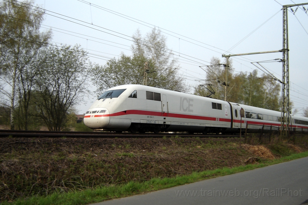 1169-0007-260406.jpg - DBAG ICE 401.554-1 / Braunschweig-Gartenstadt (An der Rothenburg) 26.4.2006