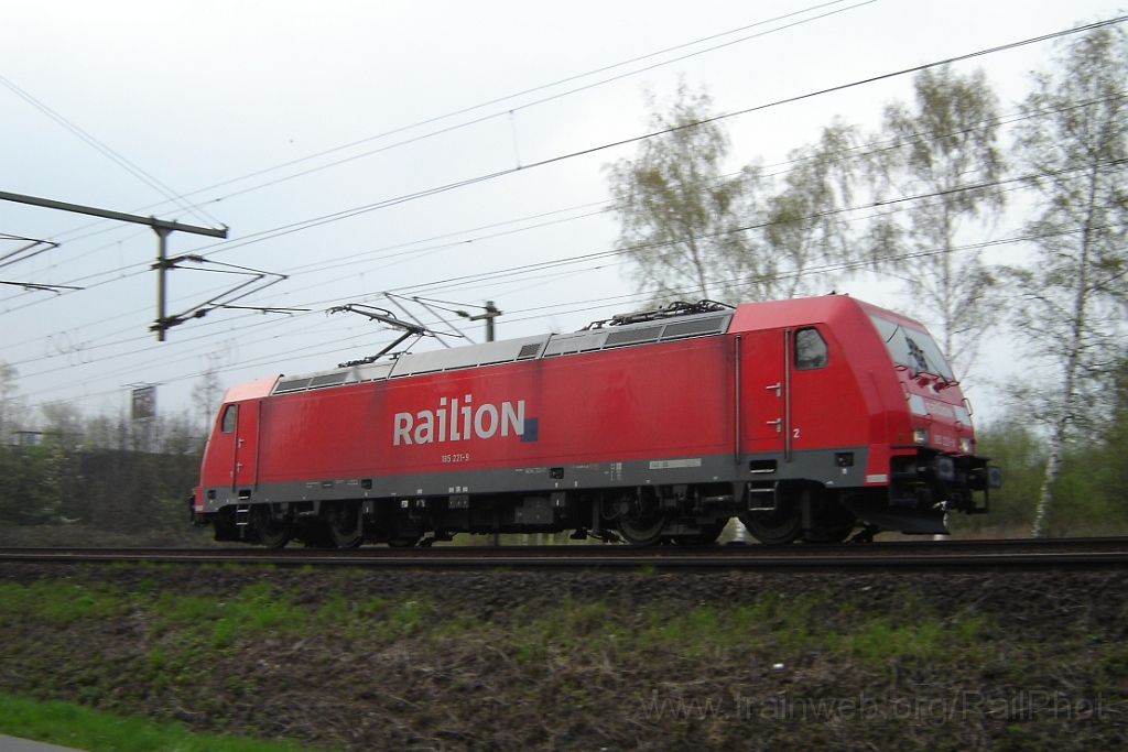 1169-0015-260406.jpg - Railion 185.221-9 / Braunschweig-Gartenstadt (An der Rothenburg) 26.4.2006
