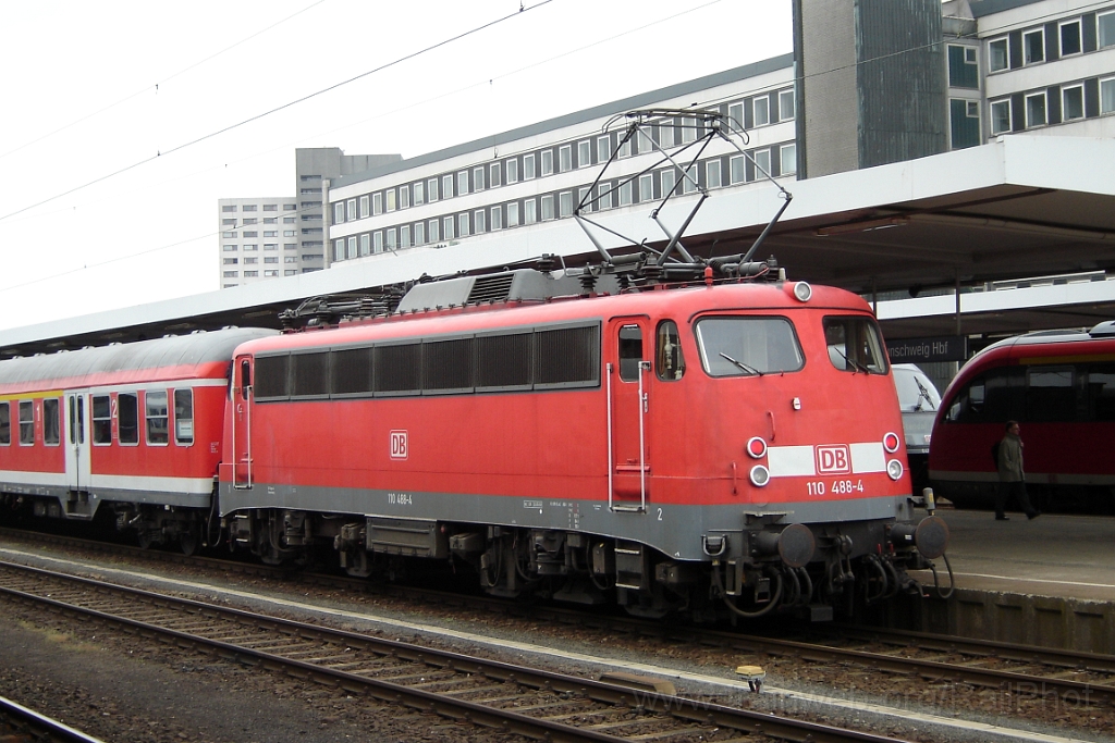1169-0040-270406.jpg - DBAG 110.488-4 / Braunschweig Hbf 27.4.2006