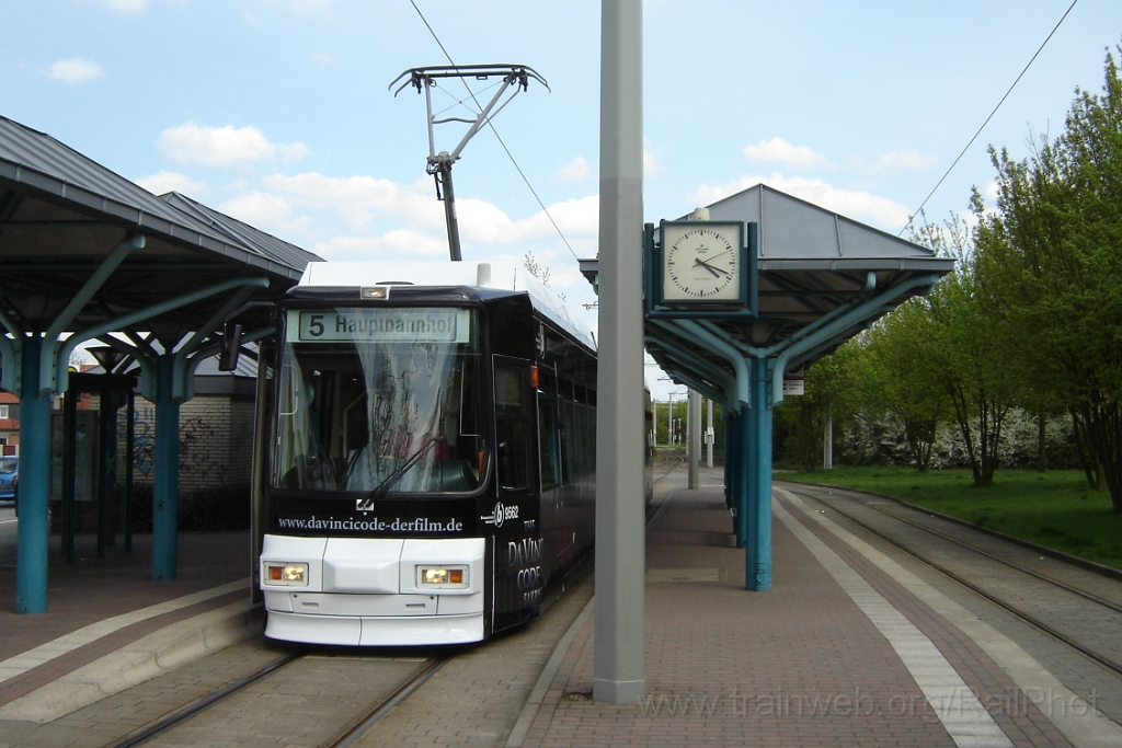 1171-0028-010506.jpg - BVAG Tw.9562 "Da Vinci Code" / Broitzem Turmstraße 1.5.2006