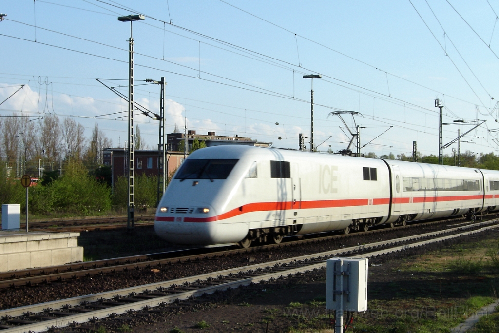 1173-0021-020506.jpg - DBAG ICE 401.065-8 / Braunschweig Hbf 2.5.2006