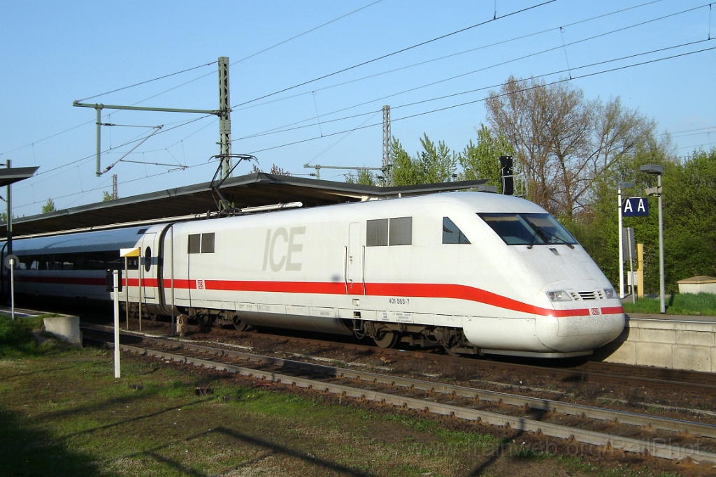 1173-0023-020506.jpg - DBAG ICE 401.565-7 / Braunschweig Hbf 2.5.2006