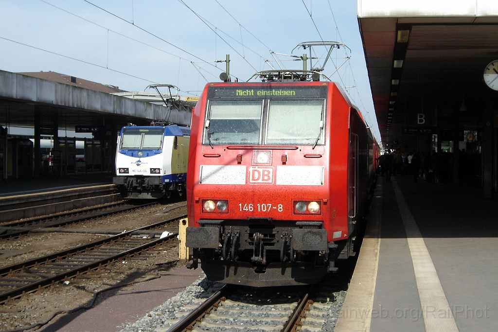 1173-0050-040506.jpg - DBAG 146.107-8 + Metronom 146.06 "Winsen (Luhe)" / Hannover Hbf 4.5.2006