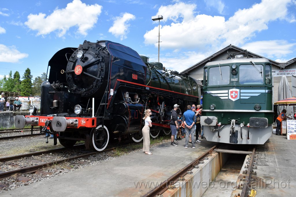 9110-0038-180524.jpg - SNCF 141 R 1244 + SBB-CFF Ae 6/6 11407 "Aargau" / Brugg 18.5.2024