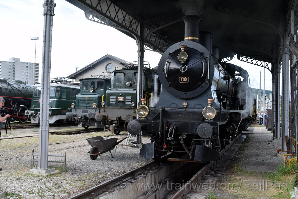 9124-0025-180524.jpg - SBB-CFF A 3/5 705 + Ae 3/6' 10650 + Ae 4/7 11026 / Brugg 18.5.2024