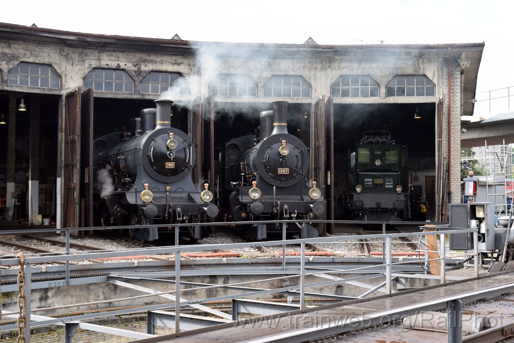 9127-0015-180524.jpg - SBB-CFF A 3/5 705 + B 3/4 1367 + Ae 3/6' 10693 / Brugg 18.5.2024