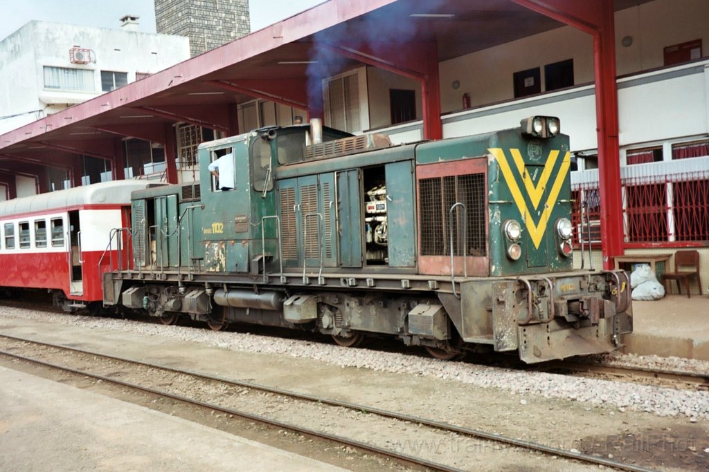 0971-0036.jpg - Camrail BB 1102 / Yaoundé-Voyageurs 16.7.2004