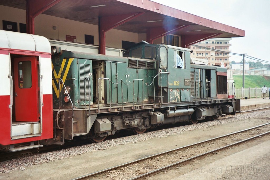 0972-0009.jpg - Camrail BB 1102 / Yaoundé-Voyageurs 16.7.2004