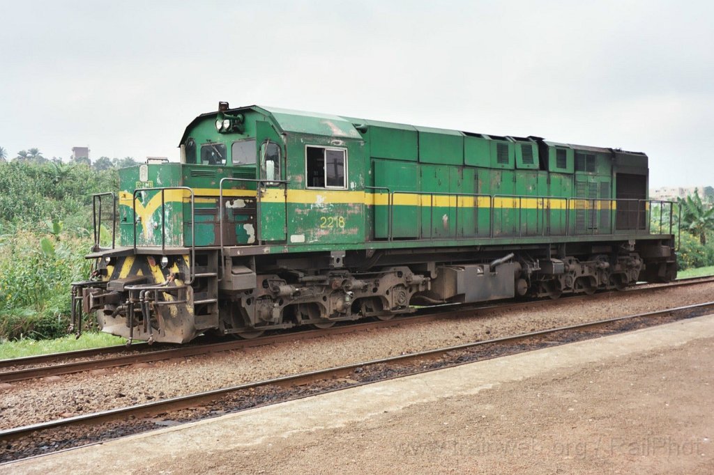 0972-0010.jpg - Camrail CC 2218 / Yaoundé-Voyageurs 16.7.2004