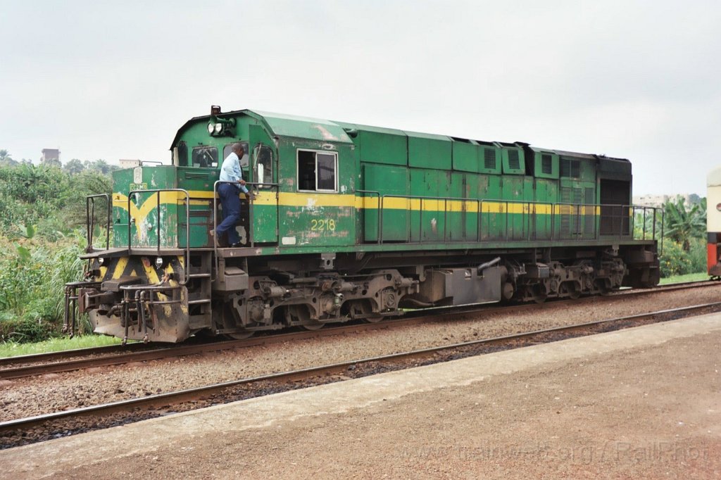0972-0011.jpg - Camrail CC 2218 / Yaoundé-Voyageurs 16.7.2004