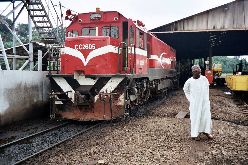 0972-0014.jpg - Camrail CC 2605 / Yaoundé-Marchandises (Dépot) 17.7.2004