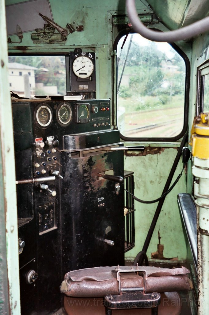 0972-0022.jpg - Camrail CC 2228 / Yaoundé-Marchandises 17.7.2004