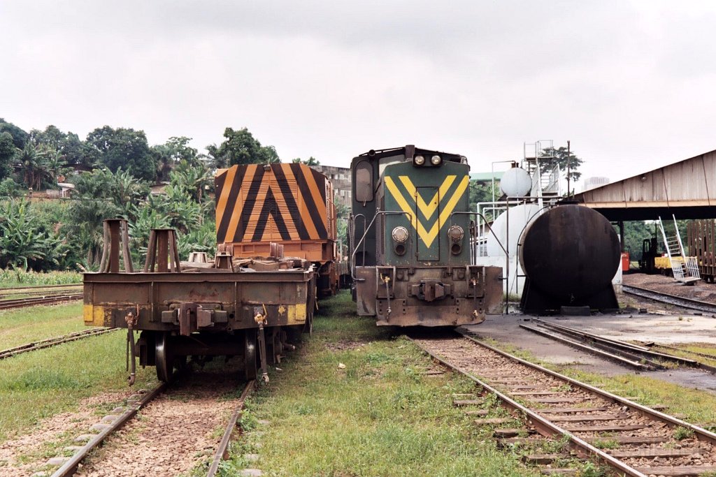 0972-0029.jpg - Camrail BB 1117 / Yaoundé-Marchandises 17.7.2004