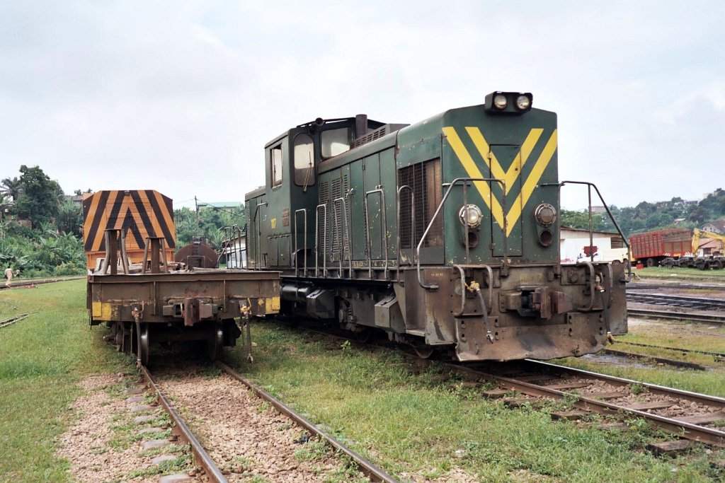 0972-0030.jpg - Camrail BB 1117 / Yaoundé-Marchandises 17.7.2004