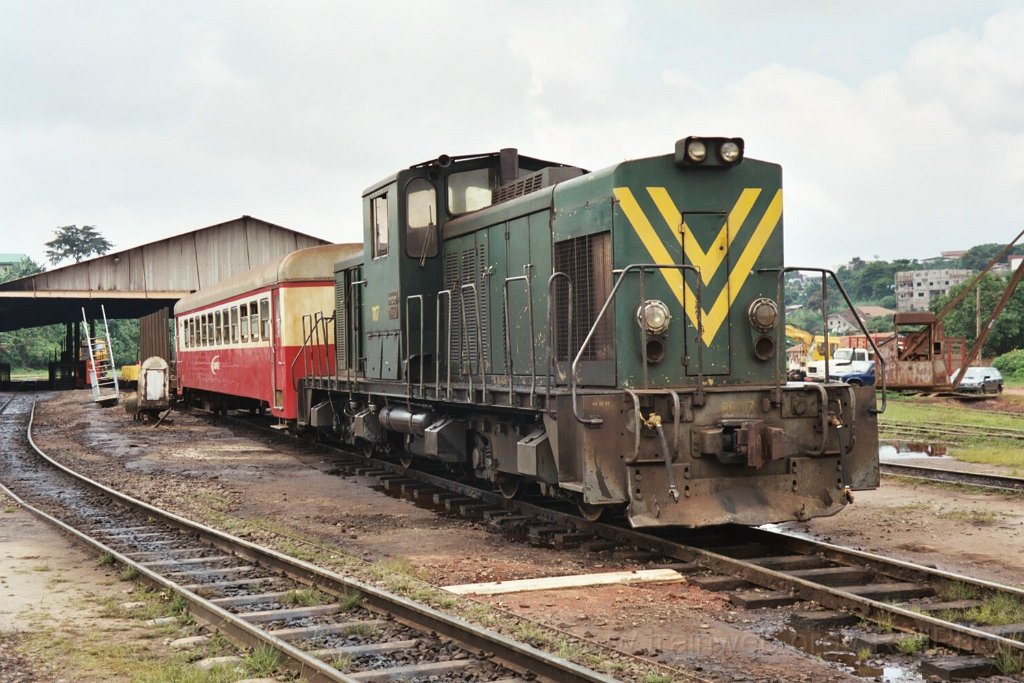0972-0033.jpg - Camrail BB 1117 / Yaoundé-Marchandises 17.7.2004