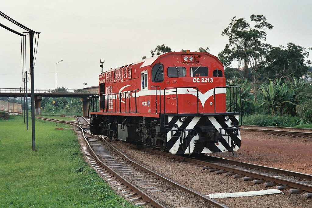 0973-0003.jpg - Camrail CC 2213 (Yaoundé-Voyageurs 18.7.2004