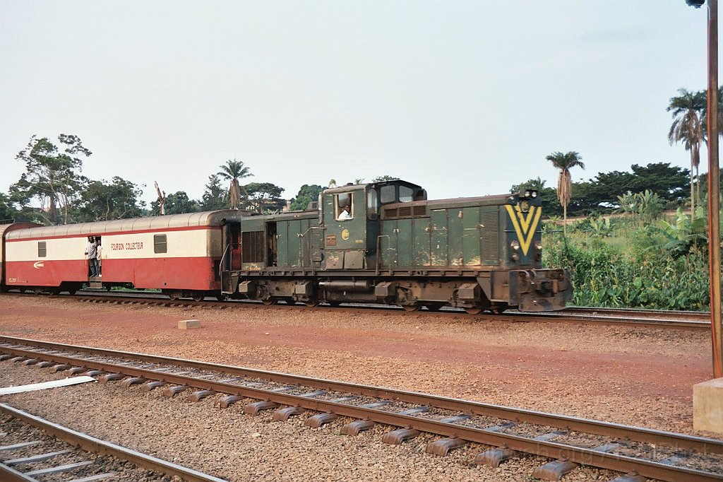0973-0006.jpg - Camrail BB 1109 / Yaoundé-Voyageurs 18.7.2004