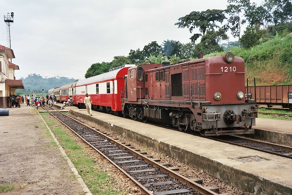 0974-0017.jpg - Camrail BB 1210 / Eséka 20.7.2004