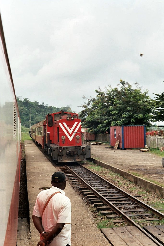 0974-0018.jpg - Camrail BB 1107 / Eséka 20.7.2004