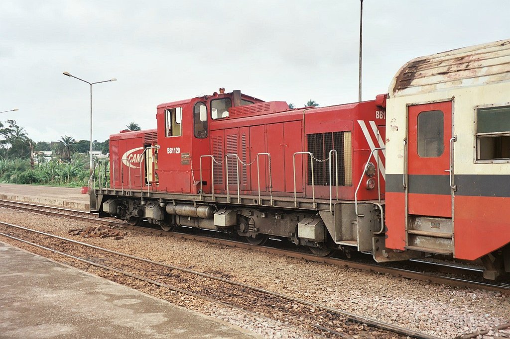 0979-0002.jpg - Camrail BB 1120 / Yaoundé-Voyageurs 31.7.2004