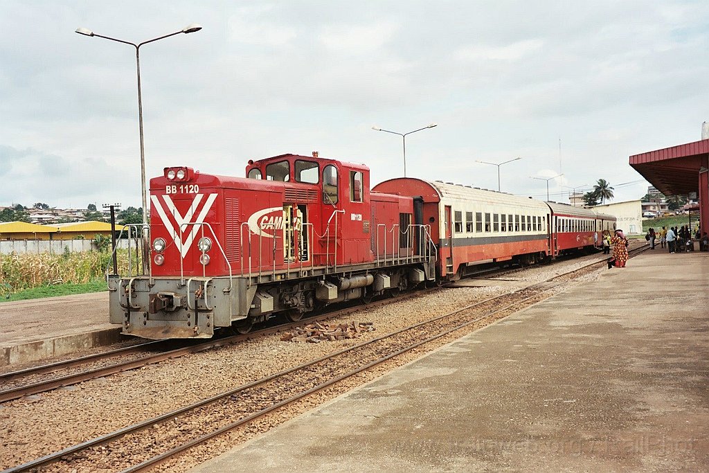 0979-0009.jpg - Camrail BB 1120 / Yaoundé-Voyageurs 31.7.2004