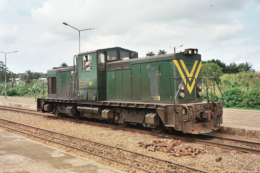 0979-0018.jpg - Camrail BB 1117 / Yaoundé-Voyageurs 31.7.2004
