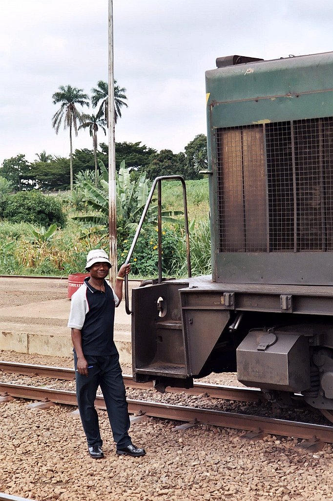 0979-0020.jpg - Camrail BB 1117 / Yaoundé-Voyageurs 31.7.2004