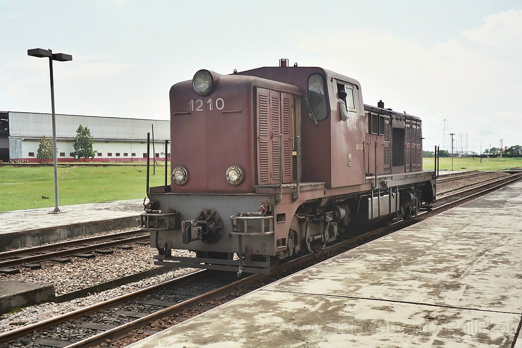 0980-0008.jpg - Camrail BB 1210 / Douala - Bessengué 2.8.2004