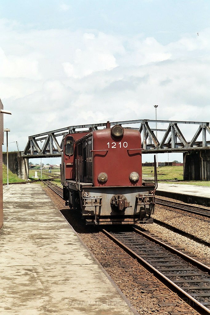 0980-0012.jpg - Camrail BB 1210 / Douala - Bessengué 2.8.2004