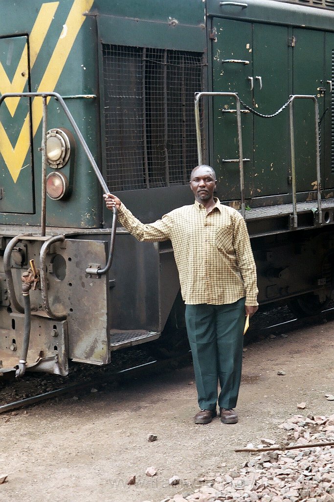 0985-0015.jpg - Camrail BB 1116 / Yaoundé-Voyageurs 10.8.2004