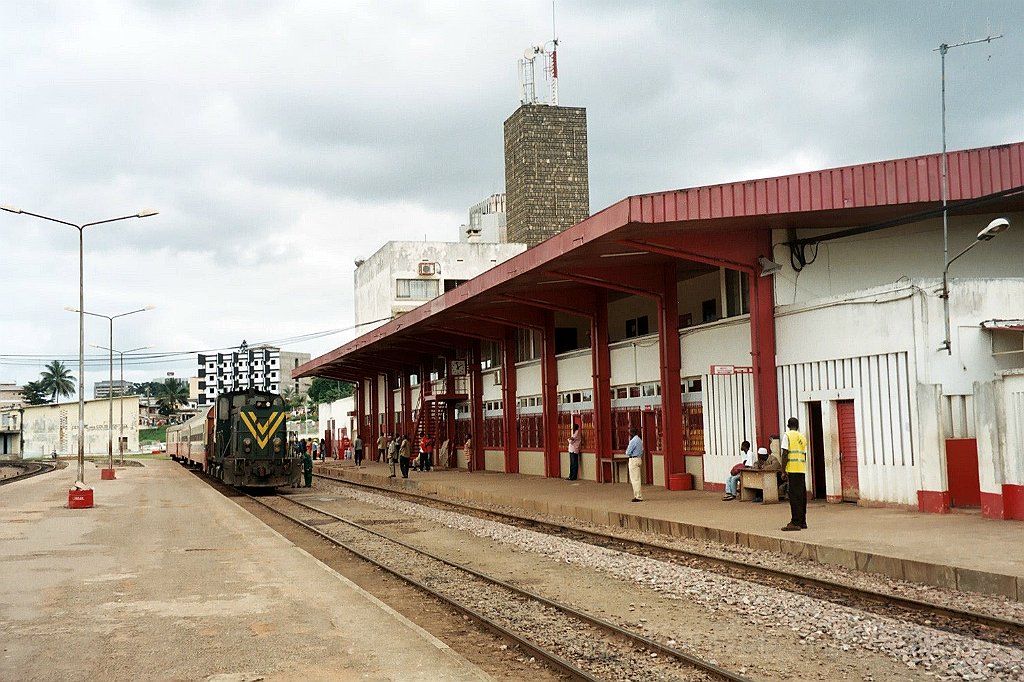 0985-0018.jpg - Camrail BB 1116 / Yaoundé-Voyageurs 10.8.2004