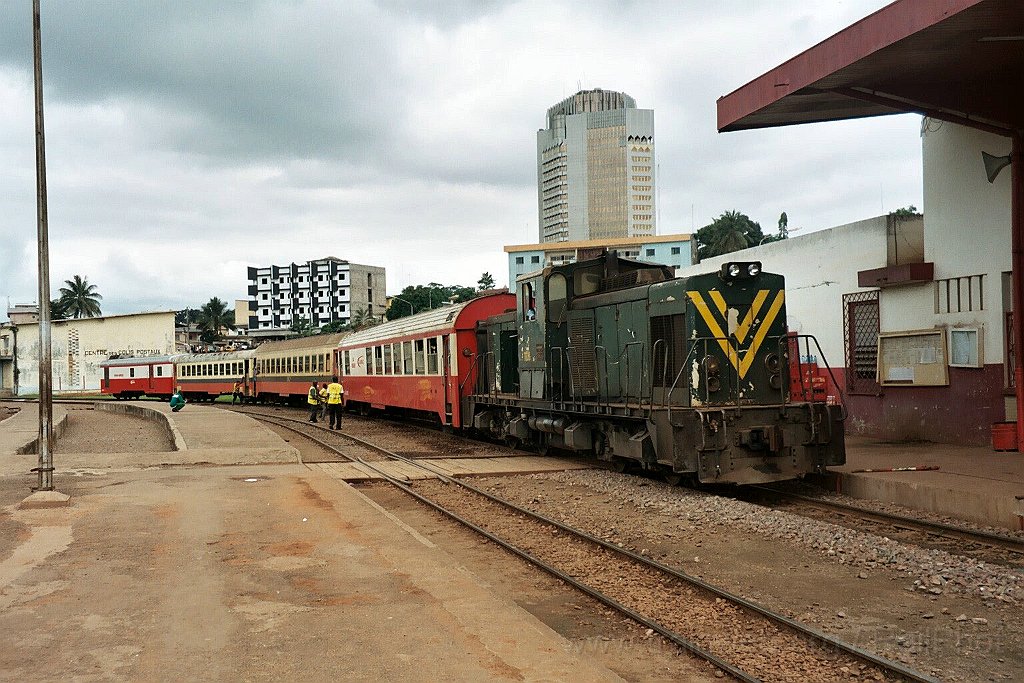 0985-0021.jpg - Camrail BB 1108 / Yaoundé-Voyageurs 10.8.2004