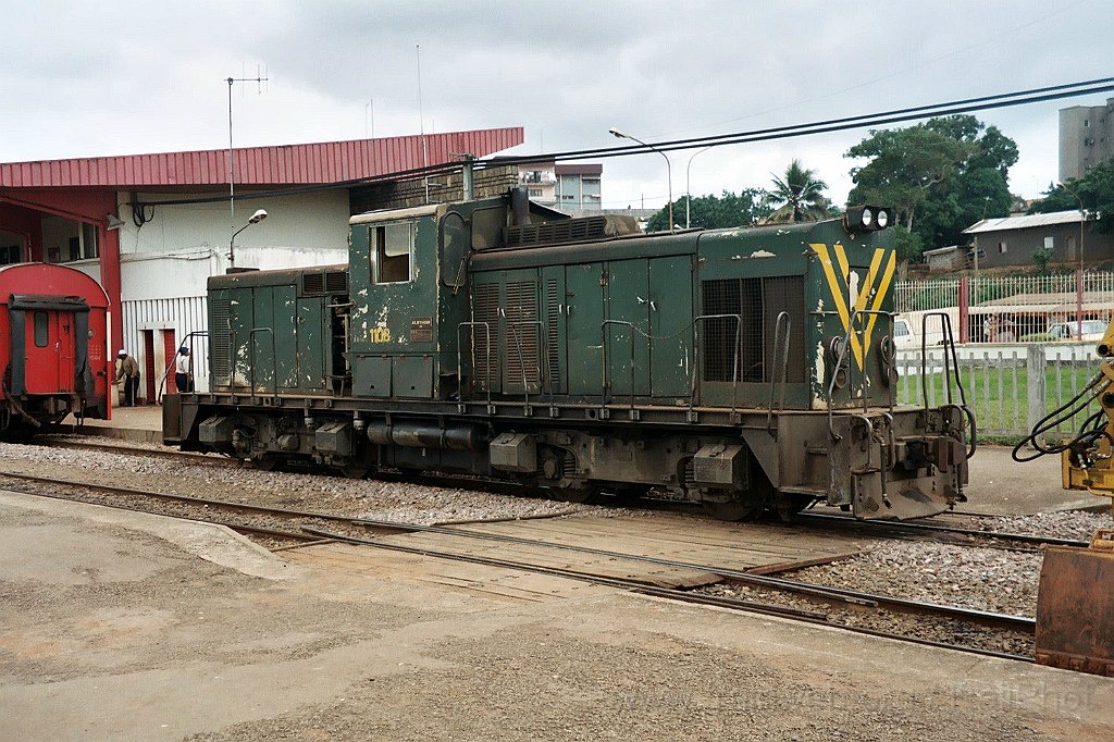 0985-0027.jpg - Camrail BB 1108 / Yaoundé-Voyageurs 10.8.2004