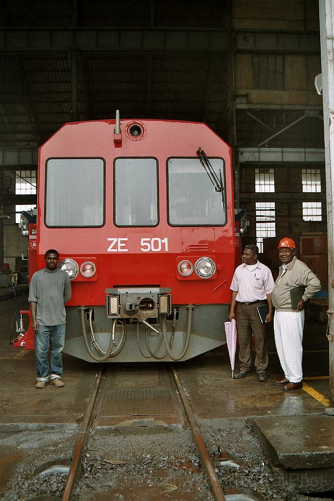 0987-0003.jpg - Camrail ZE 501M / Douala - Ateliers principaux Bassa 11.8.2004