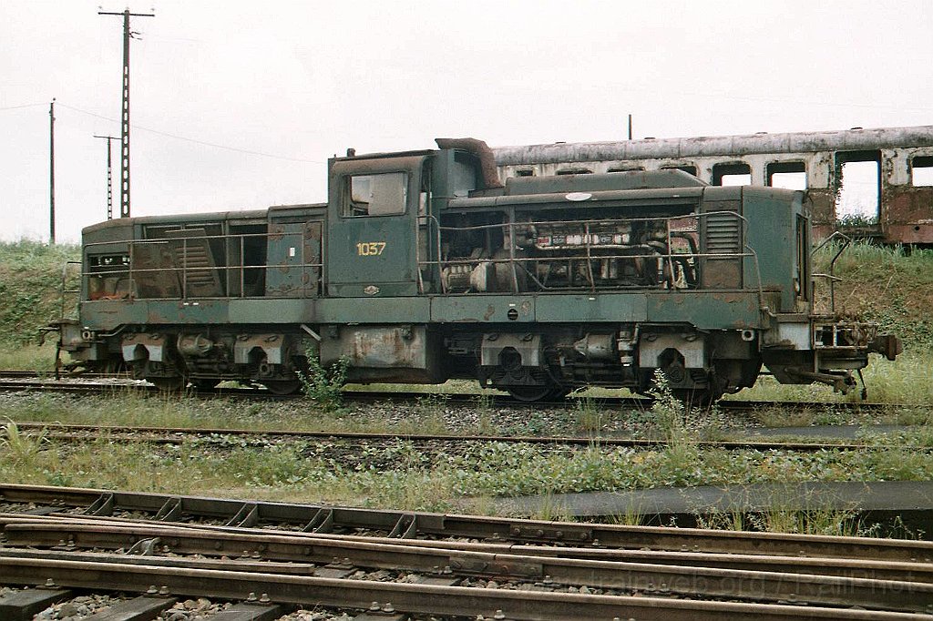 0987-0011.jpg - Camrail BB 1037 / Douala - Dépot de Bessengué 11.8.2004