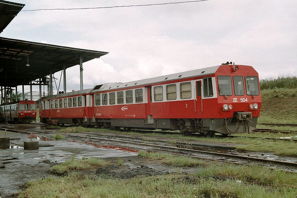 0987-0014.jpg - Camrail ZE 505M + ZE 504M + ZE 505R / Douala - Dépot de Bessengué 11.8.2004