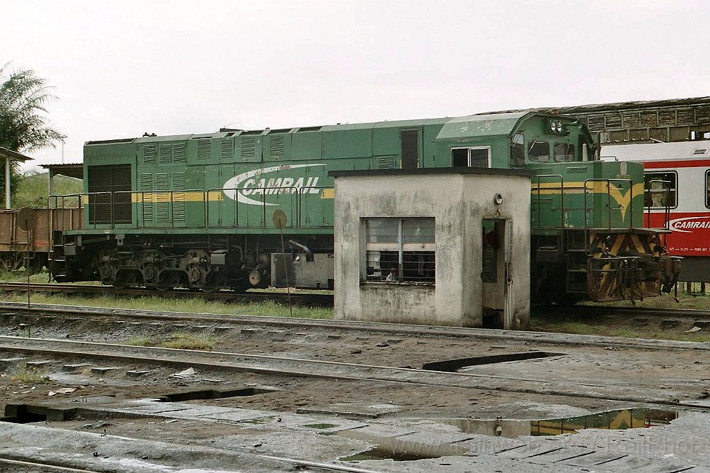 0987-0022.jpg - Camrail CC 2215 / Douala - Dépot de Bessengué 11.8.2004